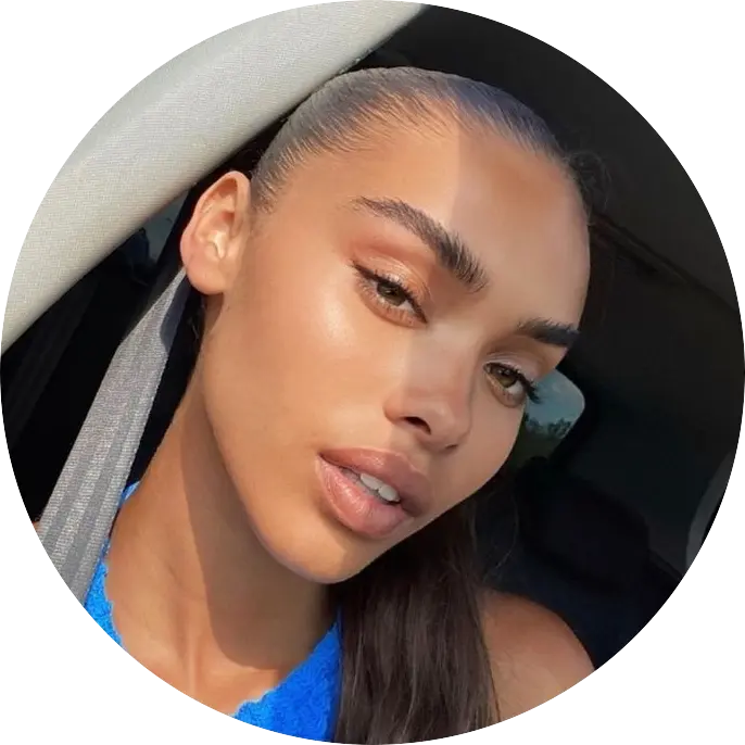 Amina J., 29