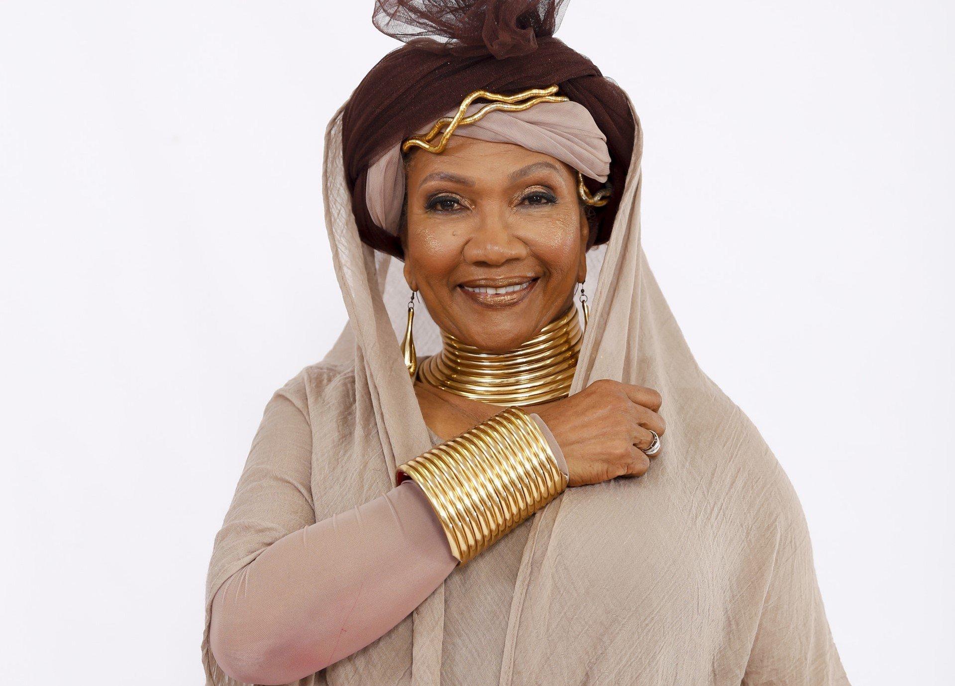  Dineo S., 63